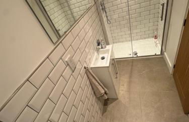 The Hayloft, Modern 4 Bed, 8 person, Barn Conversion in a Rural Location with Great Access & Hot Tub - Foto 31