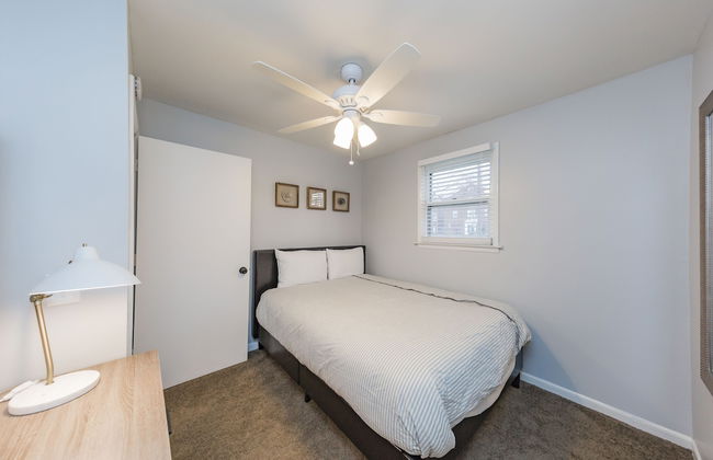 Savor the Homey Vibe at a Chilled Nest Five Min Downtown - Foto 5