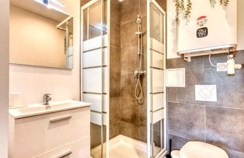 Le Basalte - Lumineux studio - parking privé - wifi - proche métro B - Foto 4