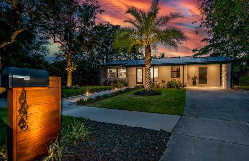 Bali Inspired home with Heated Pool, Sauna and Hot Tub! Close to Beach and Atlantic Ave - Photo 13