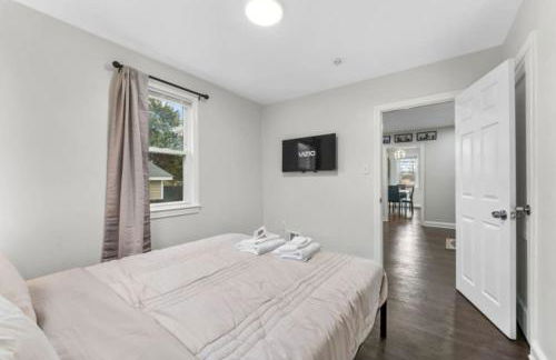 Two Dulles homes 1 price sleeps 16 w-EV parking - Foto 45