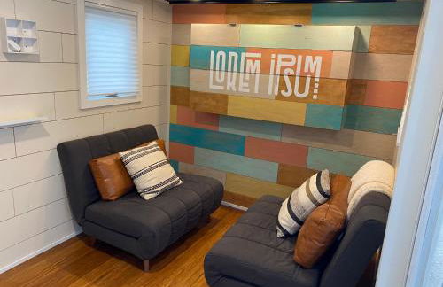 Lofted Bedroom Teal Tiny Home with Creek Views - Foto 16