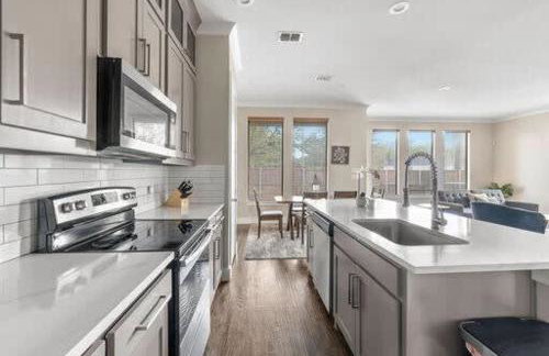 Trinity Groves Retreat - Large Modern 5 BR Home - Foto 10