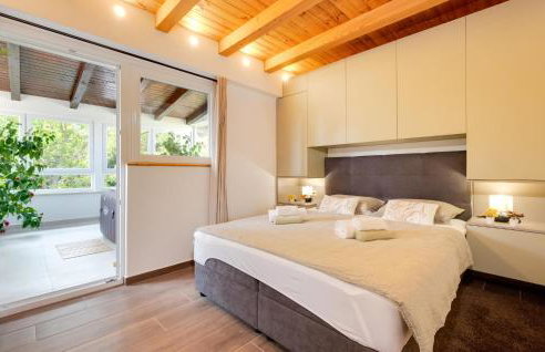 Awesome Home In Gornji Vinkovec - Foto 28