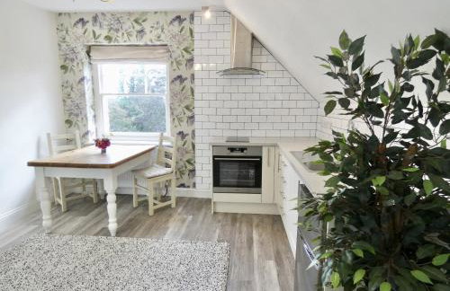 Welcome to Hazelwood, The Mount Somerton Apartment - modern and fully equipped, Private off-street parking, Near Glastonbury Tor, The spectacular Wells Cathedral, Stourhead, Sherborne Abbey, Millfield School, Clark's Village - Foto 37