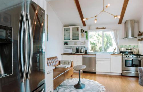 Serene Silver Lake 1 bedroom 1 bathroom Back house With Private Backyard - Photo 36