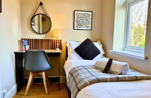 Private All-Weather Hot Tub House, Fire Pit, Free Parking, Near City Centre, Freeman Hospital, Great Transport Links - Foto 9