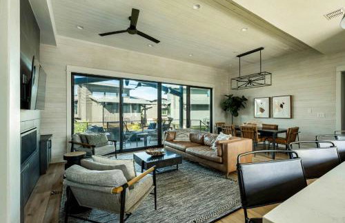 Luxe 3BR Lake Escape - BBQ Firepit & Pickleball - Foto 13