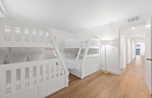 Malibu Beachfront Home with Rock Spa Ocean Views & Huge Deck - Foto 7