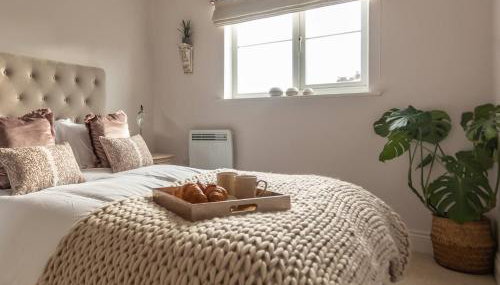 Chic, immaculate Warwick apartment sleeps 4,2 bathrooms, free private parking, easy walk to Warwick, canal-side pub on doorstep - perfect for family breaks, the races or work stays - Foto 4