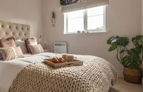 Chic, immaculate Warwick apartment sleeps 4,2 bathrooms, free private parking, easy walk to Warwick, canal-side pub on doorstep - perfect for family breaks, the races or work stays - Foto 4