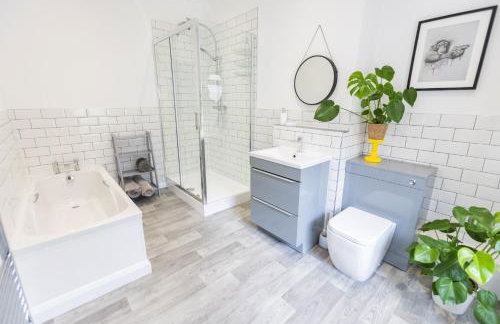 Hebden Bridge Haven - Stylish, Cosy, Canal Side, Pet Friendly - Photo 10