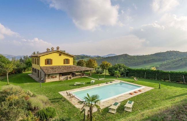 Villa in Piandimeleto With Pool & Sauna - Foto 1