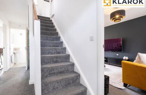 Four Bedroom Semi Detached House By Klarok Accommodation Peterborough With Free Parking & Garden - Foto 27