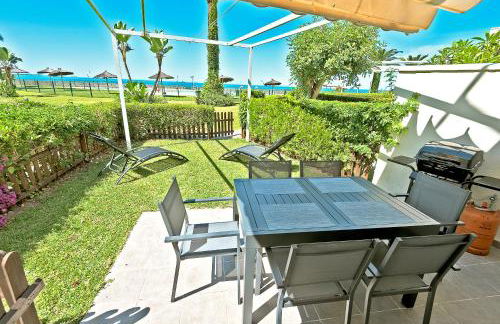 On Beach Deluxe Apartment with Pools and own Garden - Foto 16