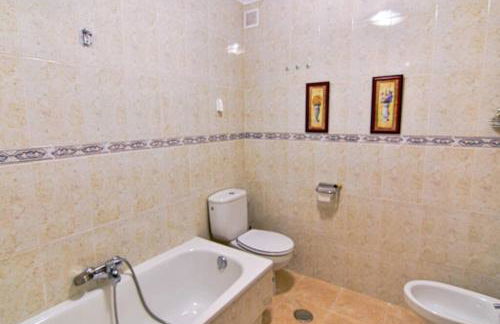 Cómodo y coqueto chalet con jardín en Argoños - Foto 4