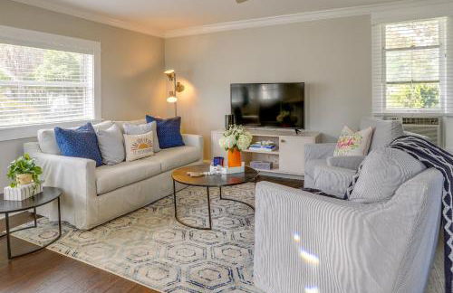 Bright St Petersburg Apartment, Walk to Downtown! - Foto 5