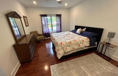 NEW 3 bedroom - Thoroughbred Farm & Lake Views! - Foto 3