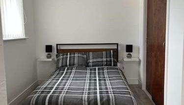 Lovely one bed, open plan studio apartment. - Photo 2