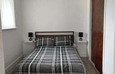 Lovely one bed, open plan studio apartment. - Photo 2