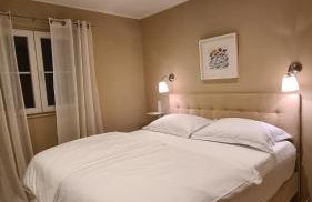 Red House Apartment With Swimming Pool - Photo 10