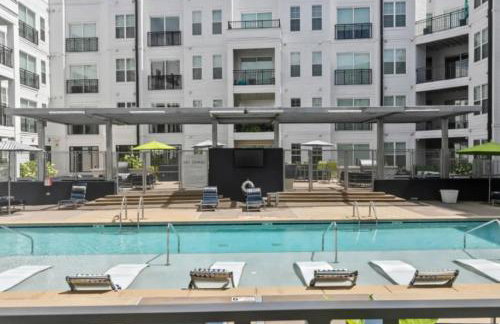 Elegant 2BR w Resort Pool and Lounge Areas 3 - Photo 35