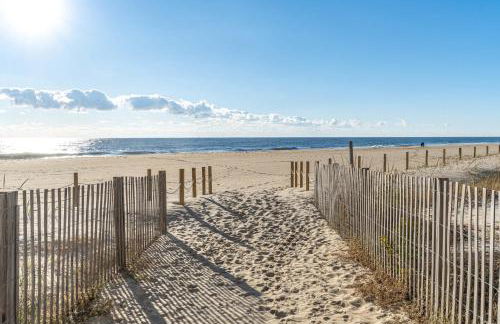 Oceanfront 2 Bedroom Modern Beach Condo w Pool - Foto 47