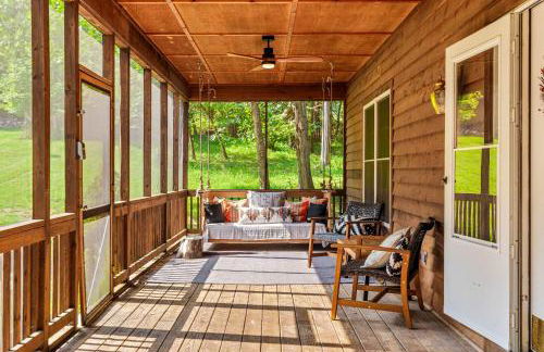 Screened Porch w Swing, Fire Pit, Grill & Deck - Photo 4