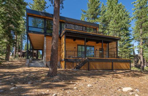 Modern Eco Retreat with Hot Tub and Views - Foto 50