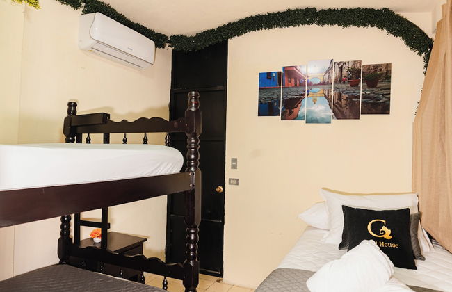 Gold House - Photo 2