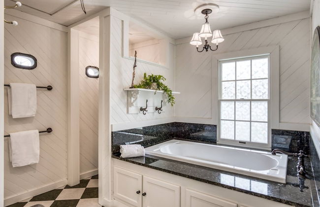 Little Yellow Cottage on Water Street - Foto 31