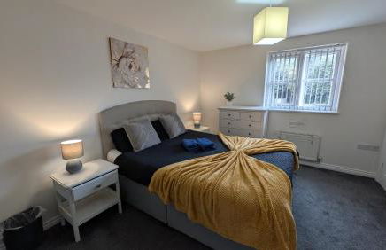 Large Modern House with Private Parking - Foto 122