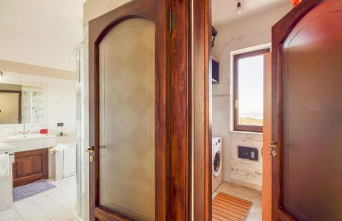 2 Bedroom Awesome Home In Vado Ligure - Foto 23