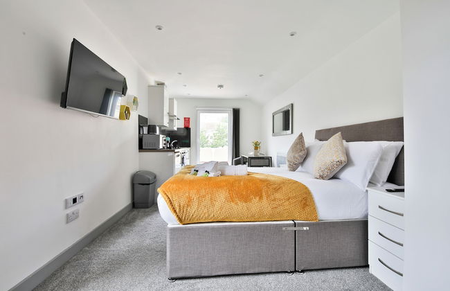 Stunning Studio In Converted Building - Photo 1