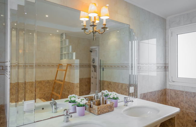 290m² Villa with Pool close to the Airport - Foto 23