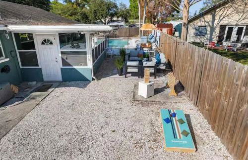New listing~10 min to beach~Back yard fun~Pool - Foto 34