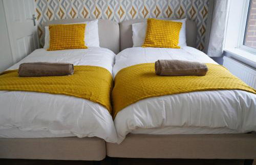 Lux 5 Bed sleeps 11, 10 mins from Wembley Stadium, Jacuzzi and Steam Shower - Photo 19