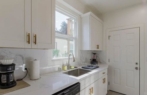 1 Berkeley - Entire Apartment - Private, Spacious - Photo 16