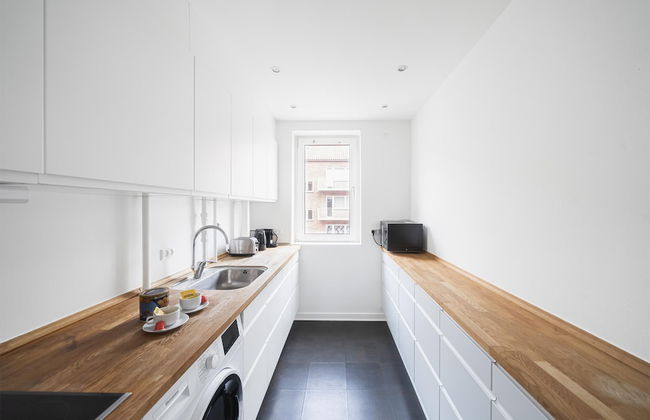 Refurbished 1-bed Close to Metro and Airport - Foto 1