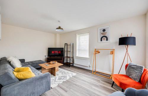 Detached House in Brooklands - Prime Location - Driveway Parking, Self-Check-In, Fast WiFi and Smart TV by Yoko Property - Foto 19