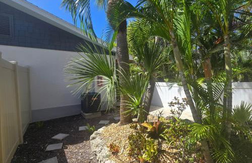 An Island Getaway at Palm Tree Villas - Photo 16