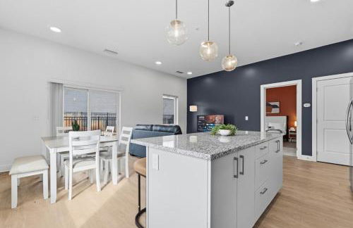 Luxury Lil' Italy 2BR, Sleeps 6 Free, Parking Gym - Foto 46