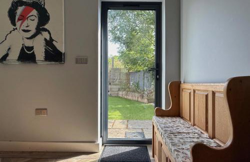 Historic Hampshire Cottage with Private Putting Green - Photo 28