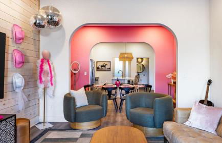 36 Guests on Music Row Bachelorette Suites Glam Room 5 Minutes to Downtown - Foto 47