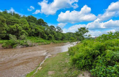 30 Mins to Boone, Fire Pit, Hot Tub, 3 porches, Dogs OK - Photo 36
