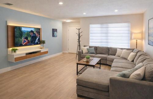 Spacious Upadated 2 King Beds Pets Welcome With Large Private and Fenced Yard Minutes to Beaches - Photo 3