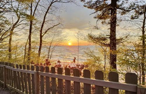 The Sawyer Hideaway - 3BR 2B with Hot Tub & Fire Pit - 5 mins to beach - Photo 36