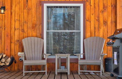 Secluded 2BR Cabin w Hot Tub, Pond, Trails, WiFi - Foto 20