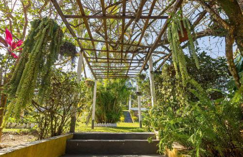 Piscina, jardim, área gourmet e vista arborizada - Foto 48