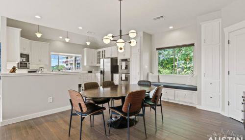 Enjoy DT Newly Renovated & Patio and Free Swim Club by Austin Vacay - Foto 3